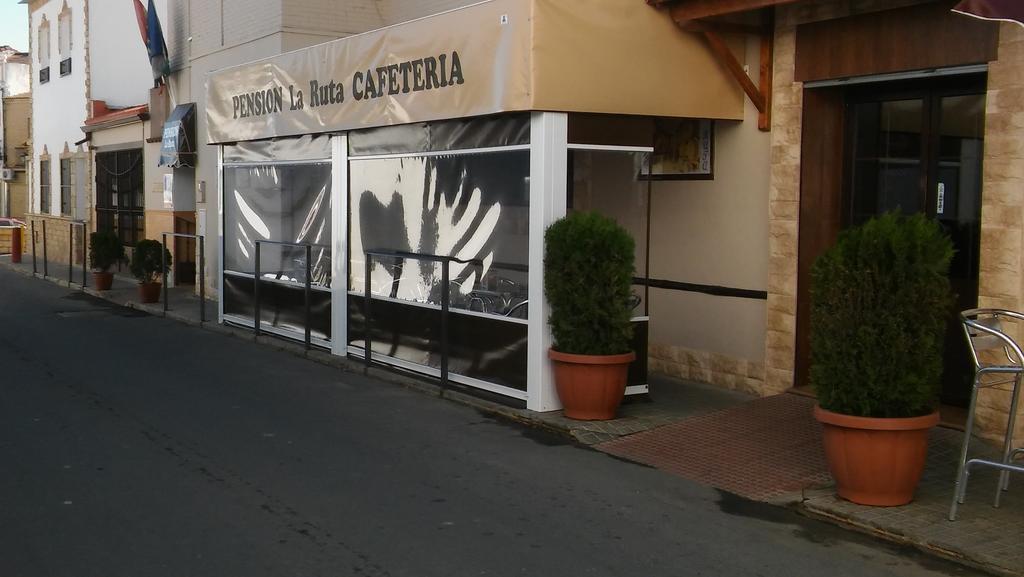 Hostal Pension La Ruta Paterna del Campo Exterior photo
