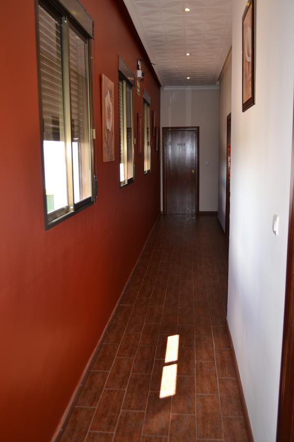 Hostal Pension La Ruta Paterna del Campo Exterior photo