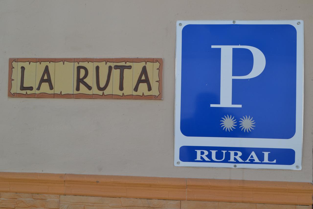 Hostal Pension La Ruta Paterna del Campo Exterior photo