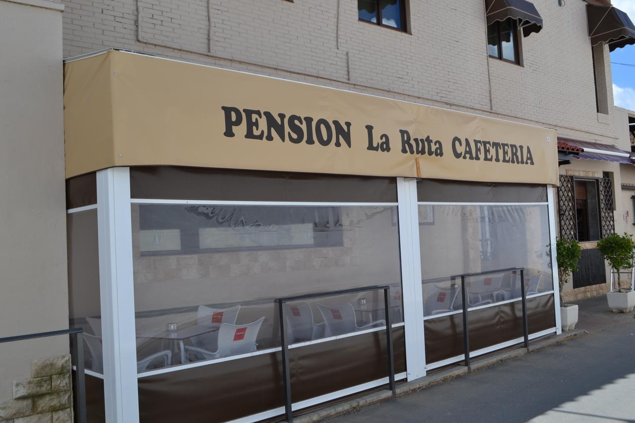 Hostal Pension La Ruta Paterna del Campo Exterior photo